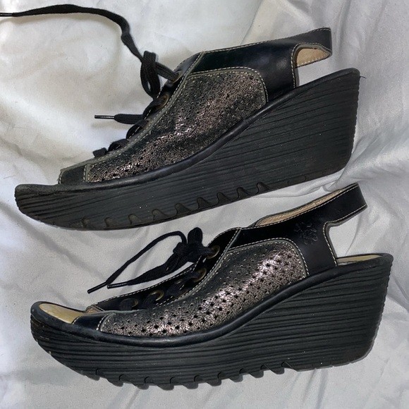 Fly London Yedu Leather Open Toe Wedge Sandal Black Gold size 39 (US 8-8.5) - Picture 1 of 16
